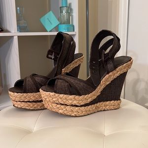 Matisse brown and golden woven wheat wedges size 8.5